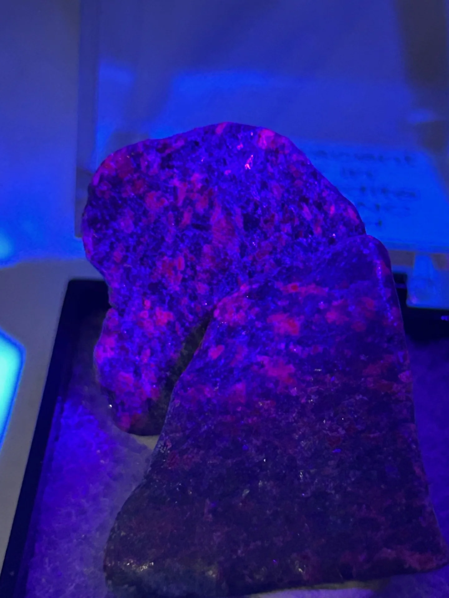 Fluorescent Ruby in Smaragdite - Image 3