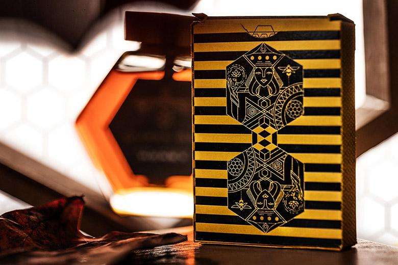 Queen Bee Playing Cards Cartamundi - Image 3