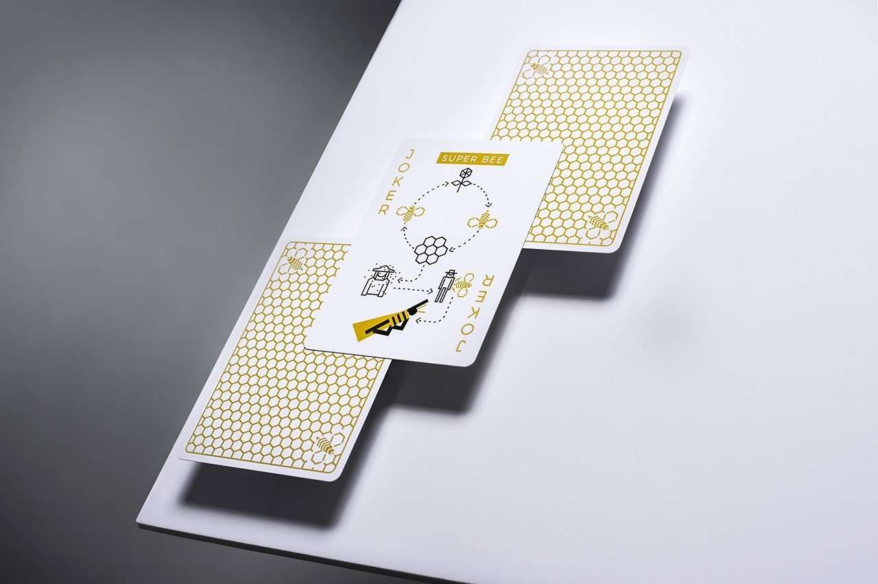 Super Bees Playing Cards Cartamundi - Image 2