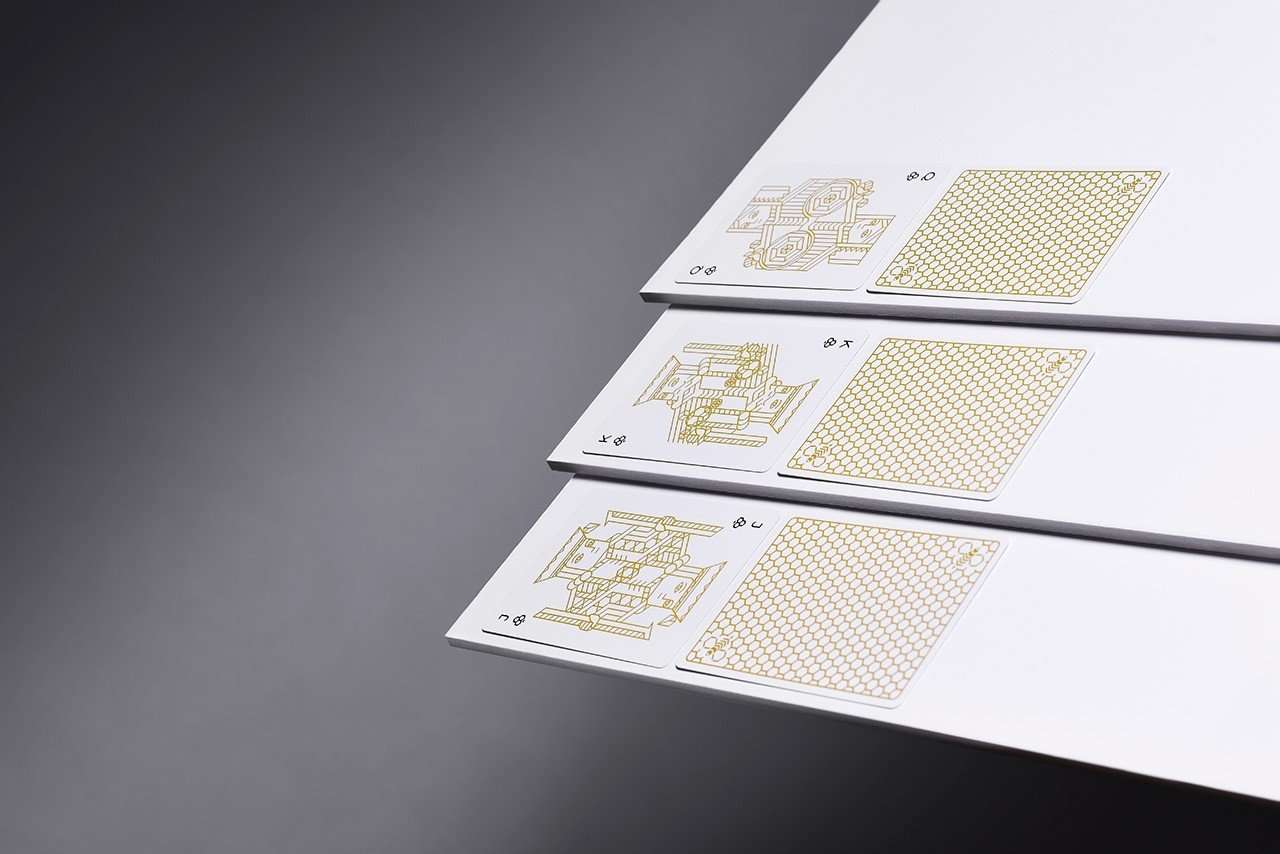 Super Bees Playing Cards Cartamundi - Image 3