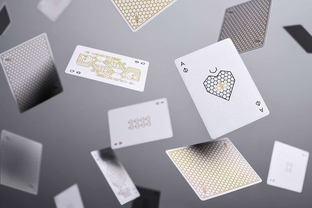 Super Bees Playing Cards Cartamundi - Image 5