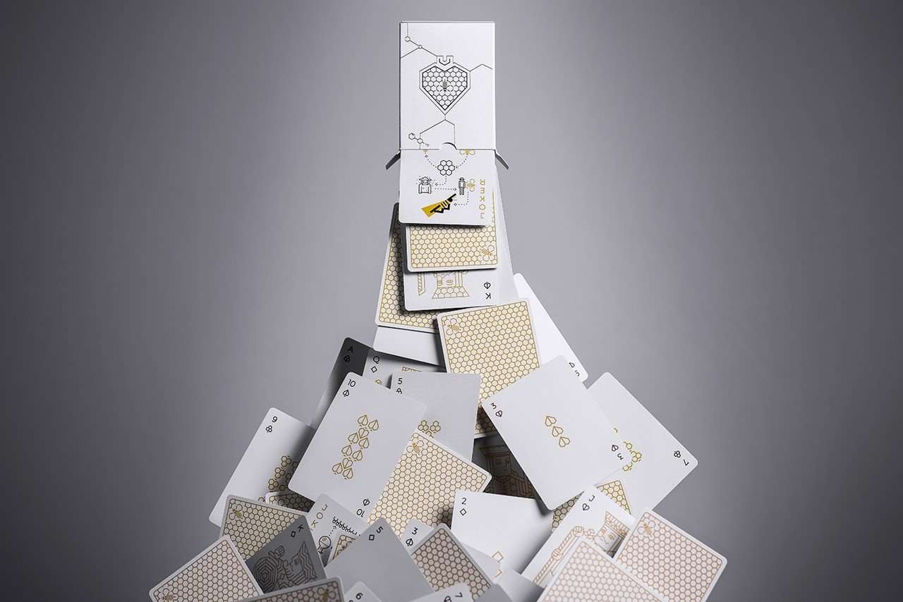 Super Bees Playing Cards Cartamundi - Image 6