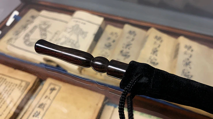 Wooden wand PRO (Bold Black) by Harry He & Bacon Magic