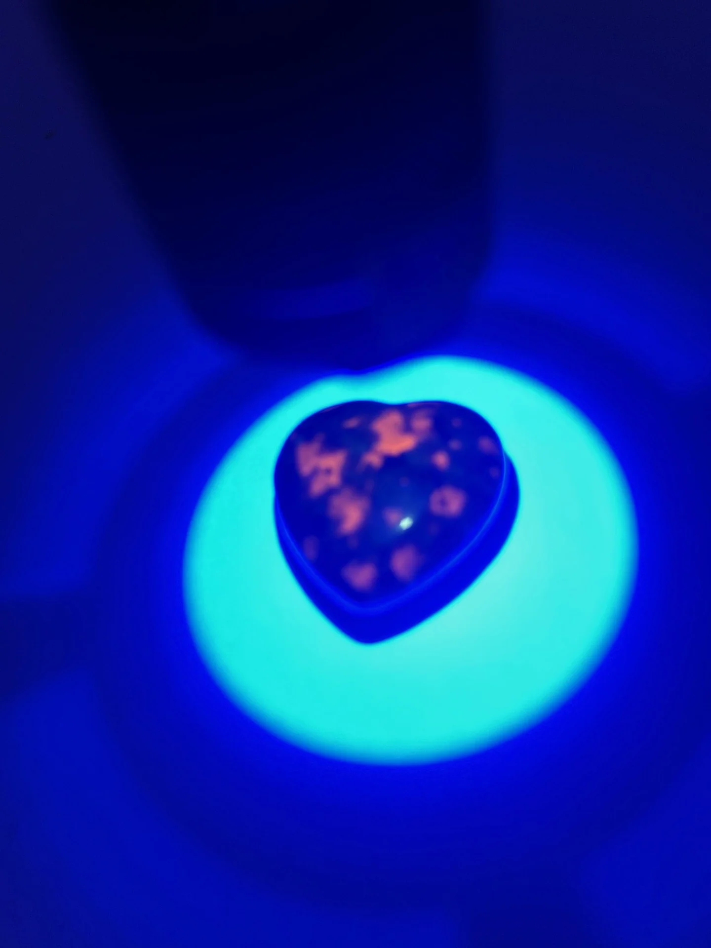Yooperlite (Syenite with Sodalite) Heart Stone - Image 3